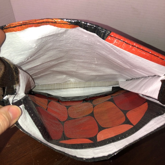 Blue Q Bags - recycled messenger bag - Picture 9 of 9